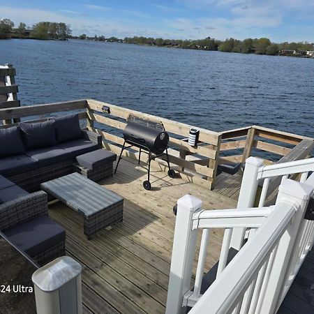 Lakeside Holiday Home With Hot Tub Tattershall Esterno foto