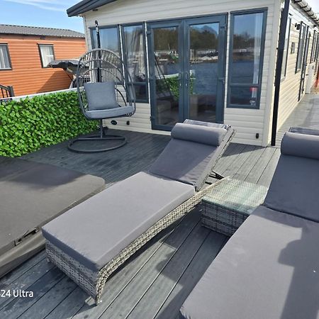 Lakeside Holiday Home With Hot Tub Tattershall Esterno foto