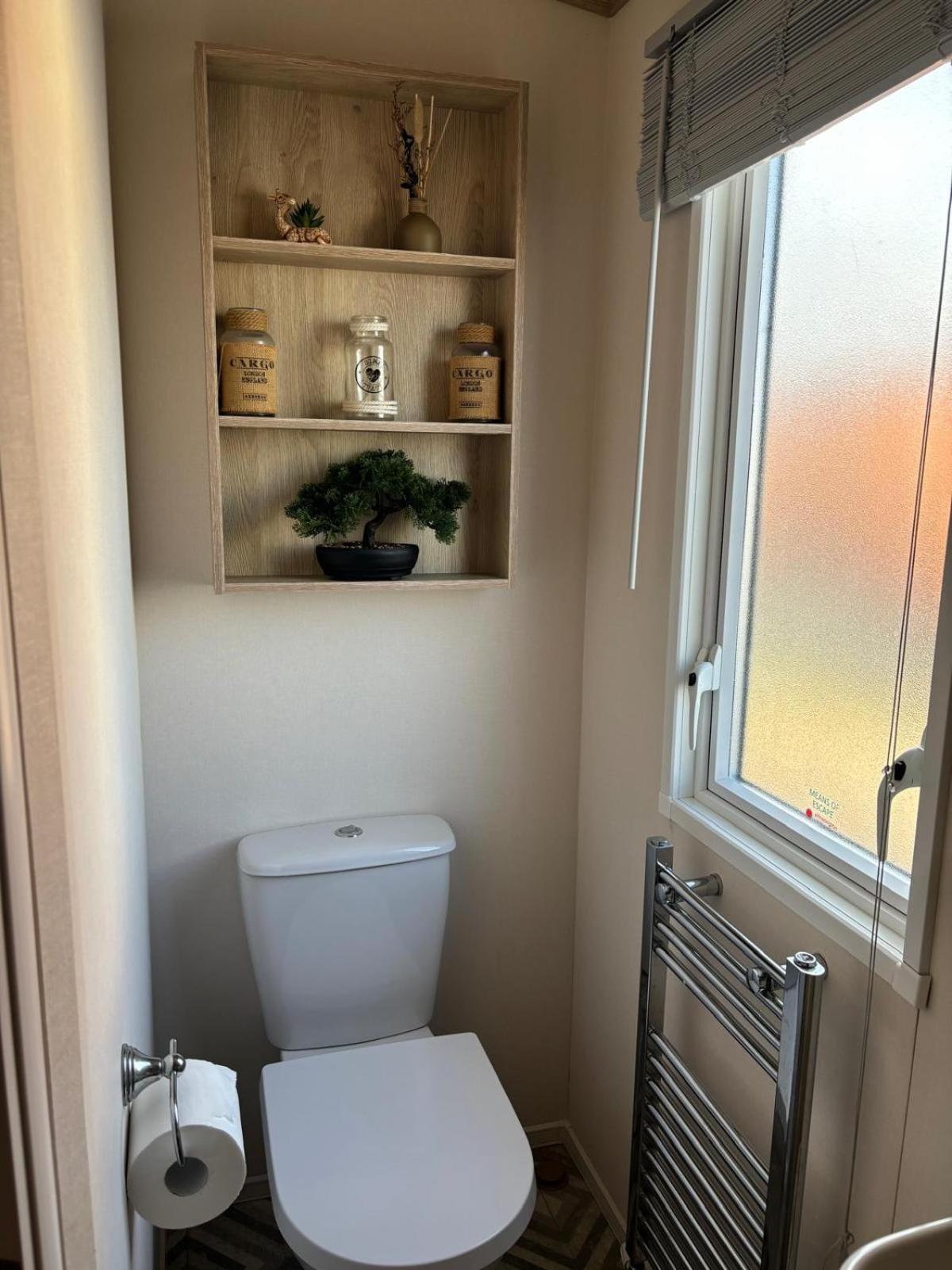 Lakeside Holiday Home With Hot Tub Tattershall Esterno foto