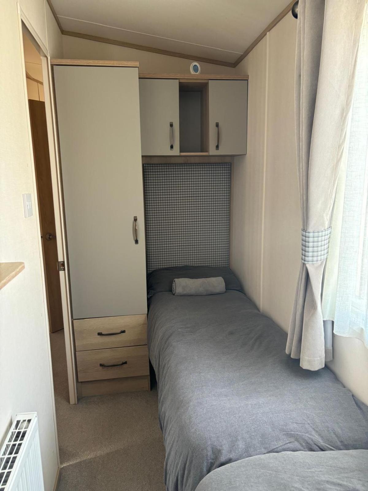 Lakeside Holiday Home With Hot Tub Tattershall Esterno foto