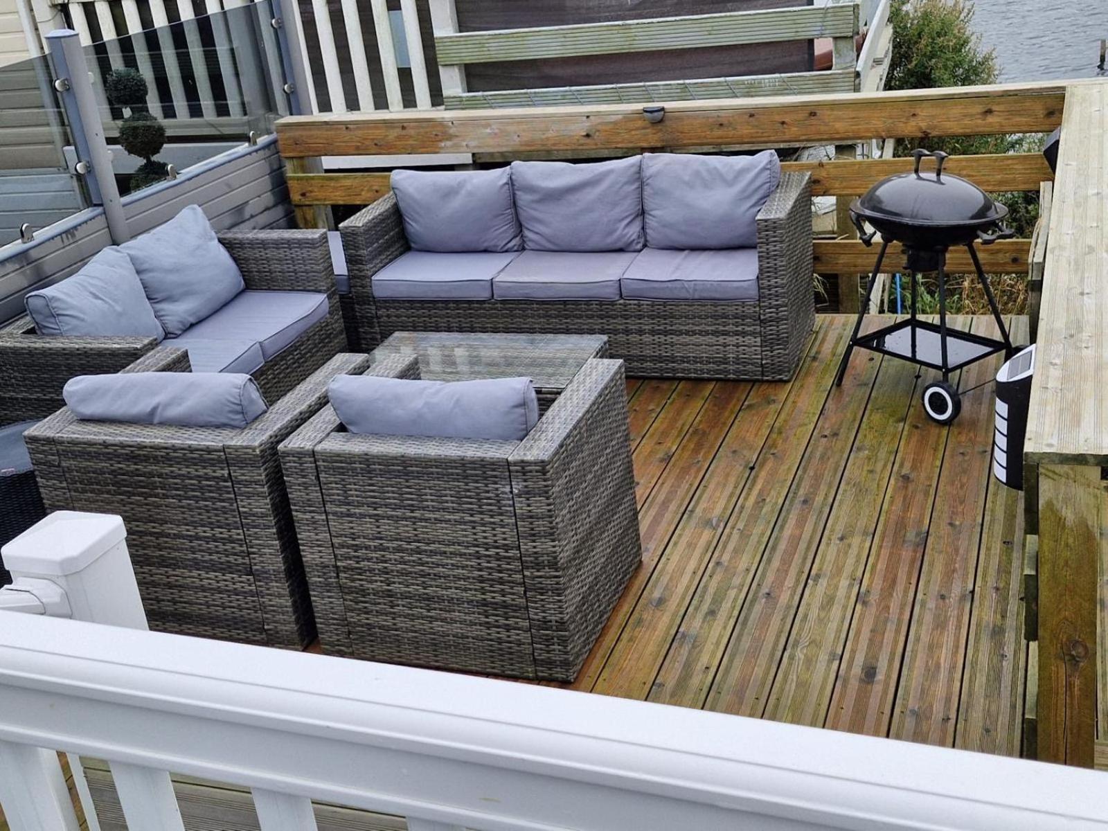Lakeside Holiday Home With Hot Tub Tattershall Esterno foto