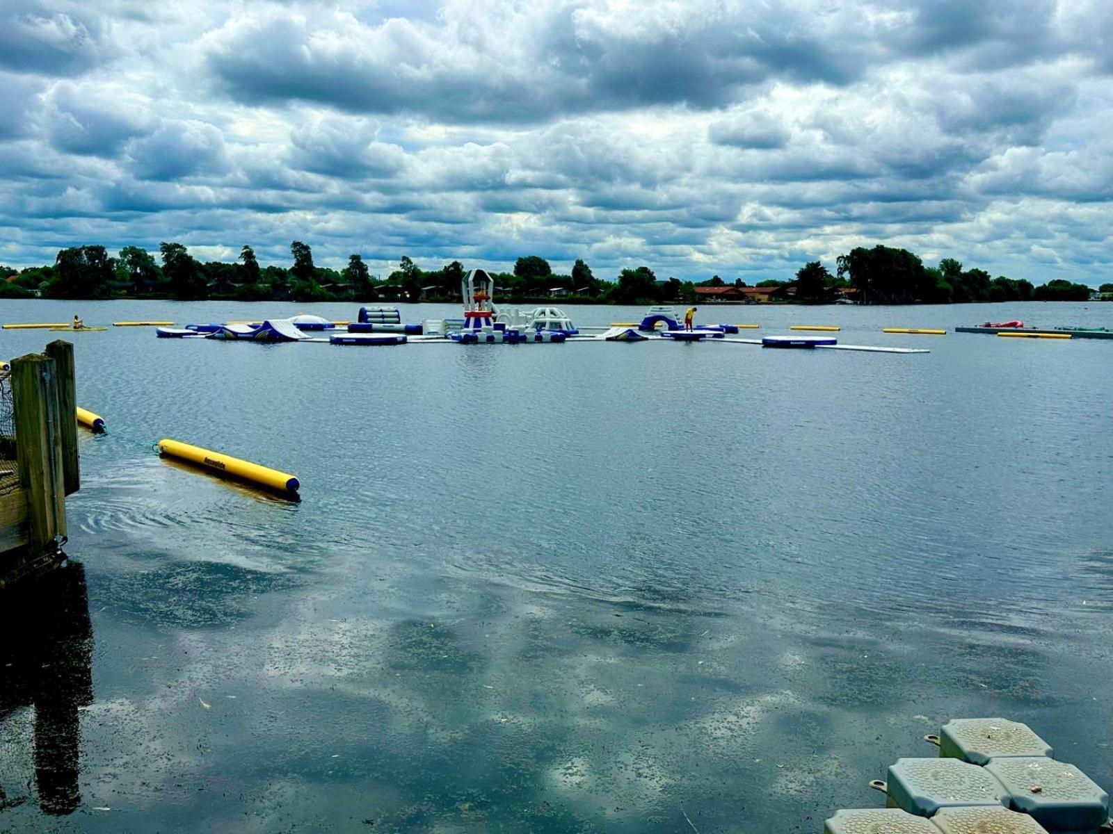 Lakeside Holiday Home With Hot Tub Tattershall Esterno foto