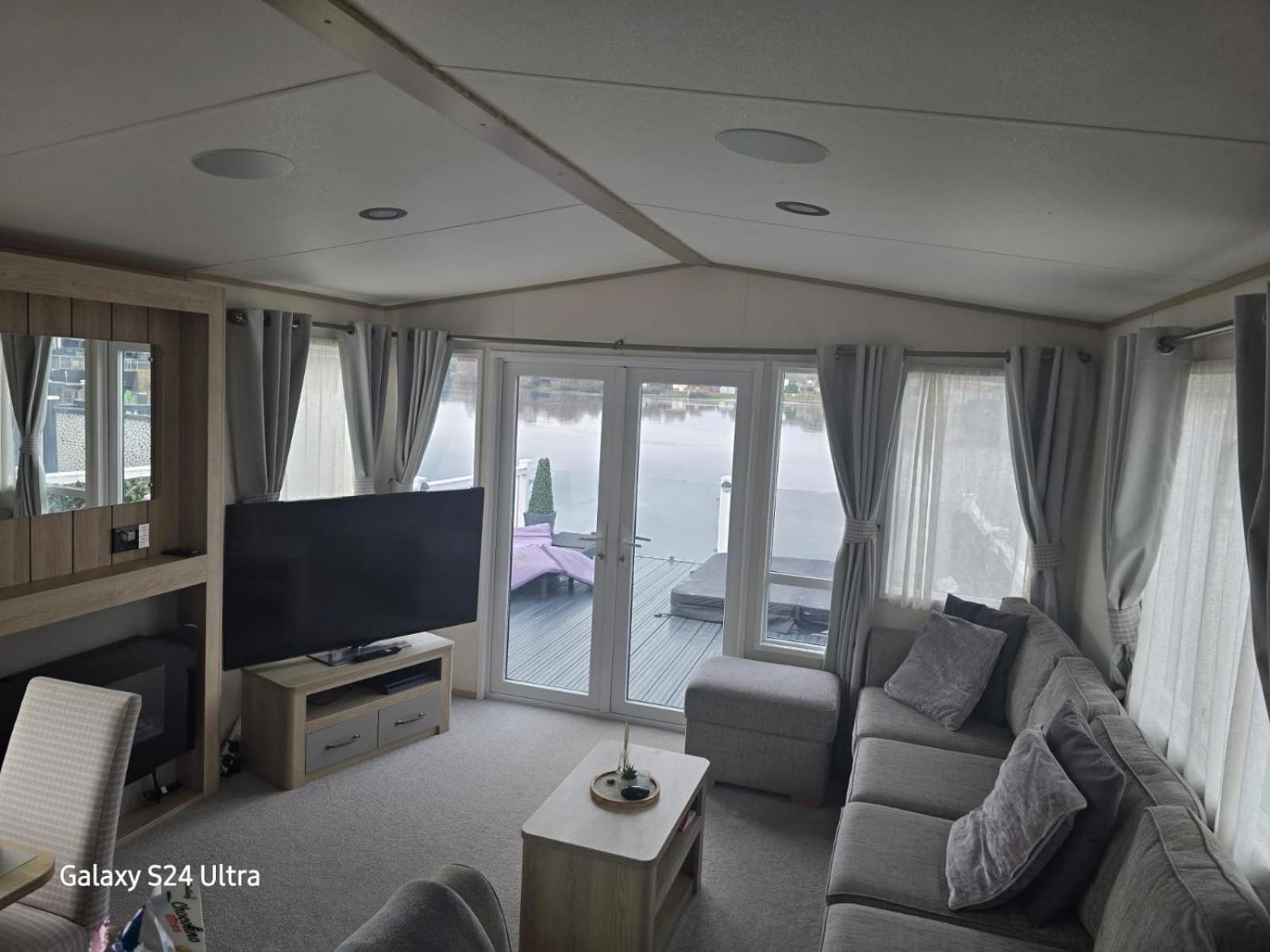 Lakeside Holiday Home With Hot Tub Tattershall Esterno foto