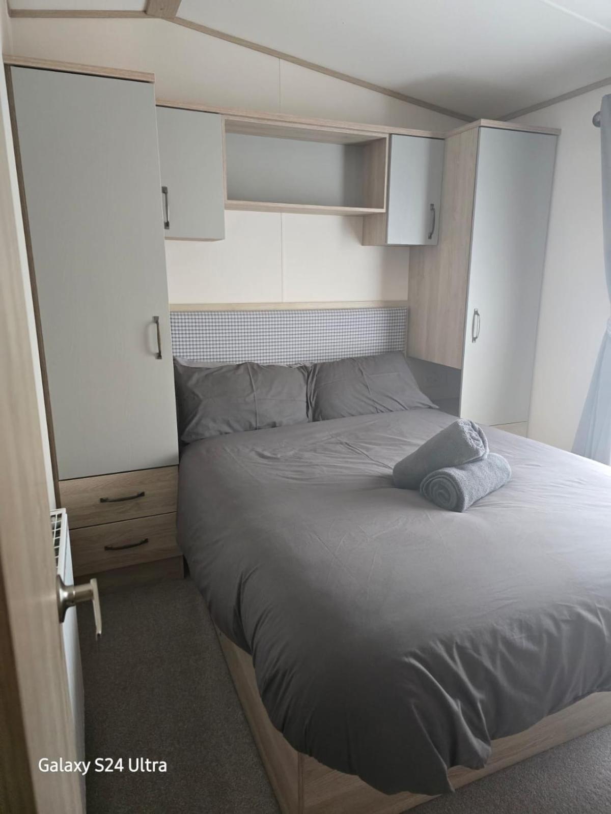 Lakeside Holiday Home With Hot Tub Tattershall Esterno foto