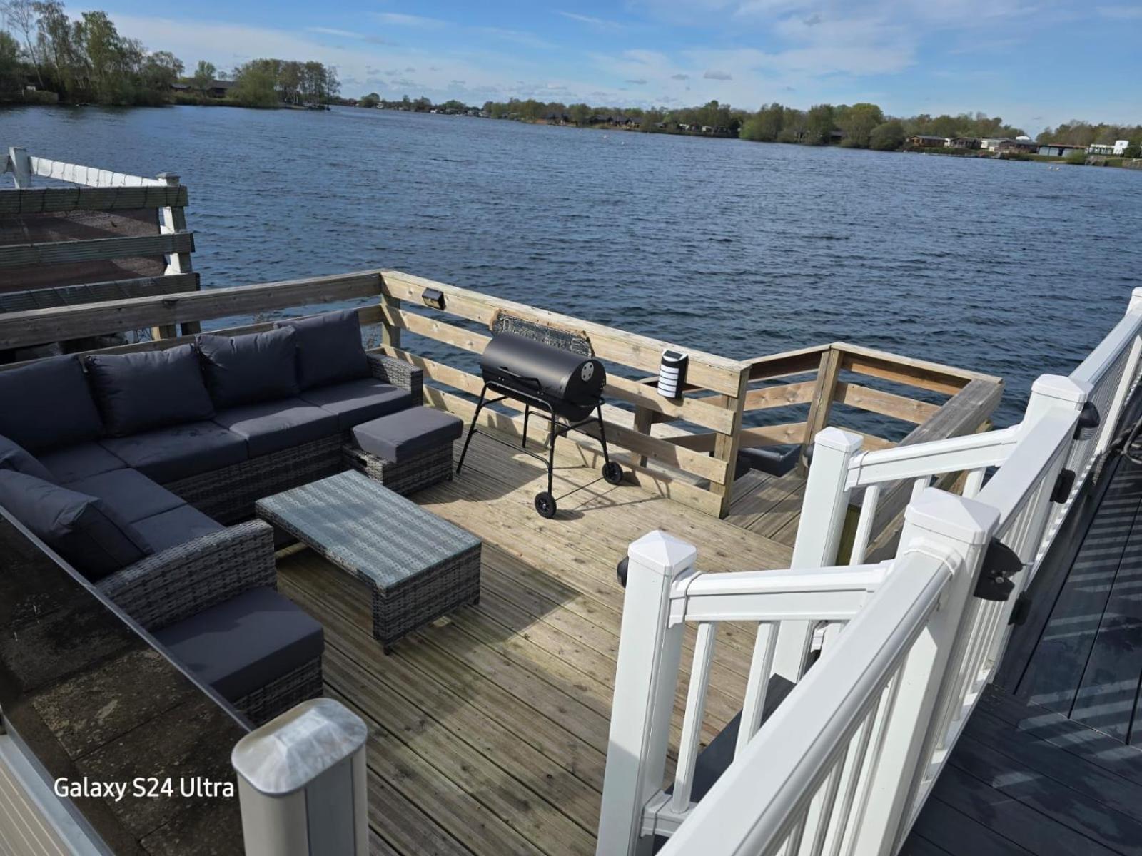 Lakeside Holiday Home With Hot Tub Tattershall Esterno foto